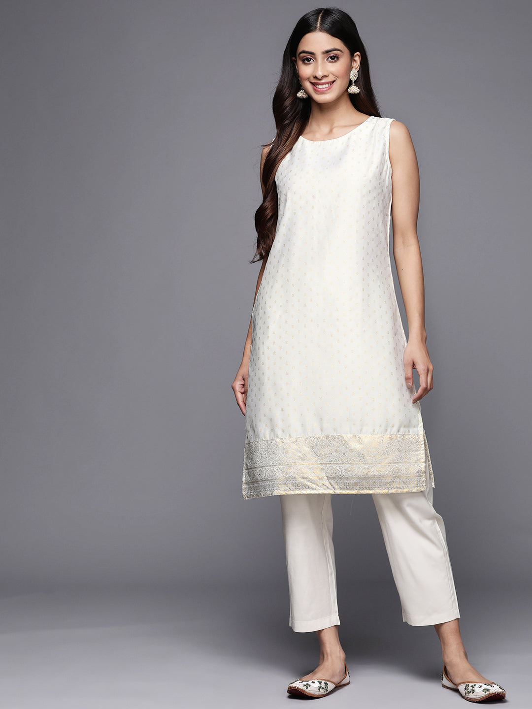 Ahalyaa Women Off White & Gold Toned Geometric Printed Kurta