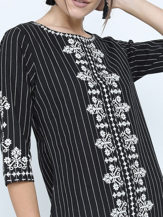 Vishudh Women Black & White Printed Cotton A-line Kurta