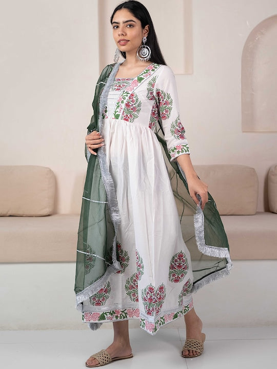 Myshka Floral Checked Flared Sleeves Thread Work Kurta With Dupatta