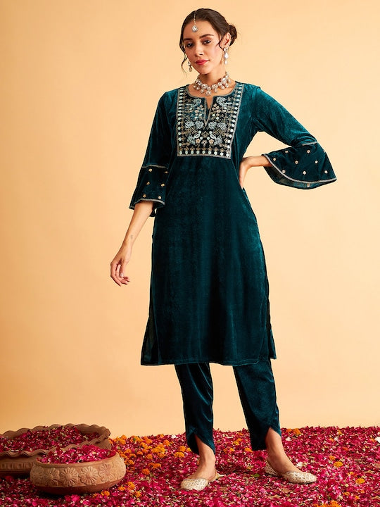 Shae by Sassafras Women Green & Golden Yoke Design Velvet Finish Straight Kurta