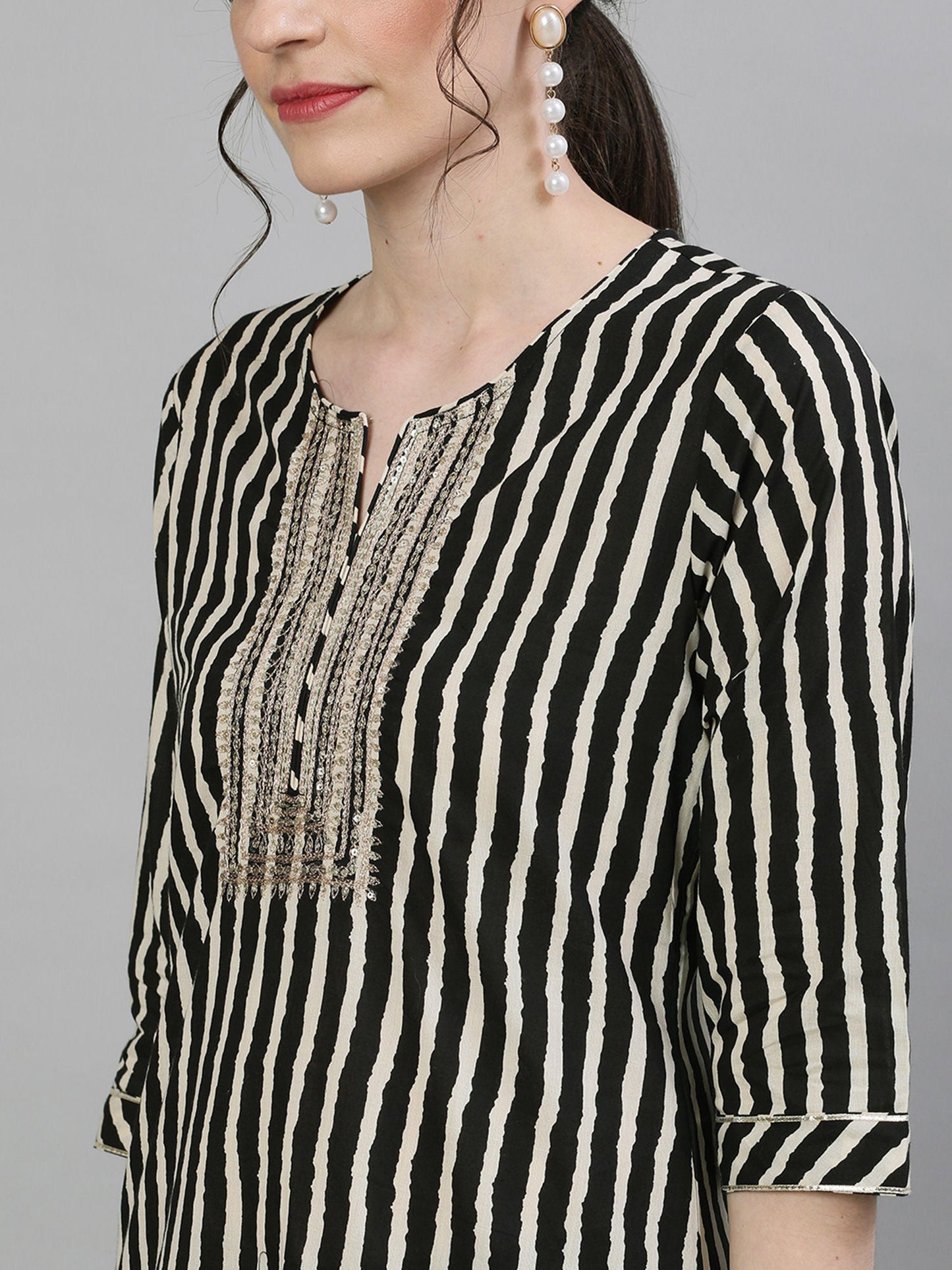 ISHIN Black Embellished Kurta