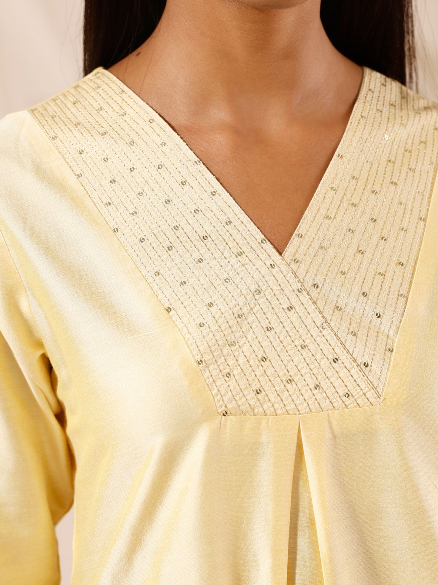 Likha Off White Sequinned V-Neck Kurta LIKKUR33