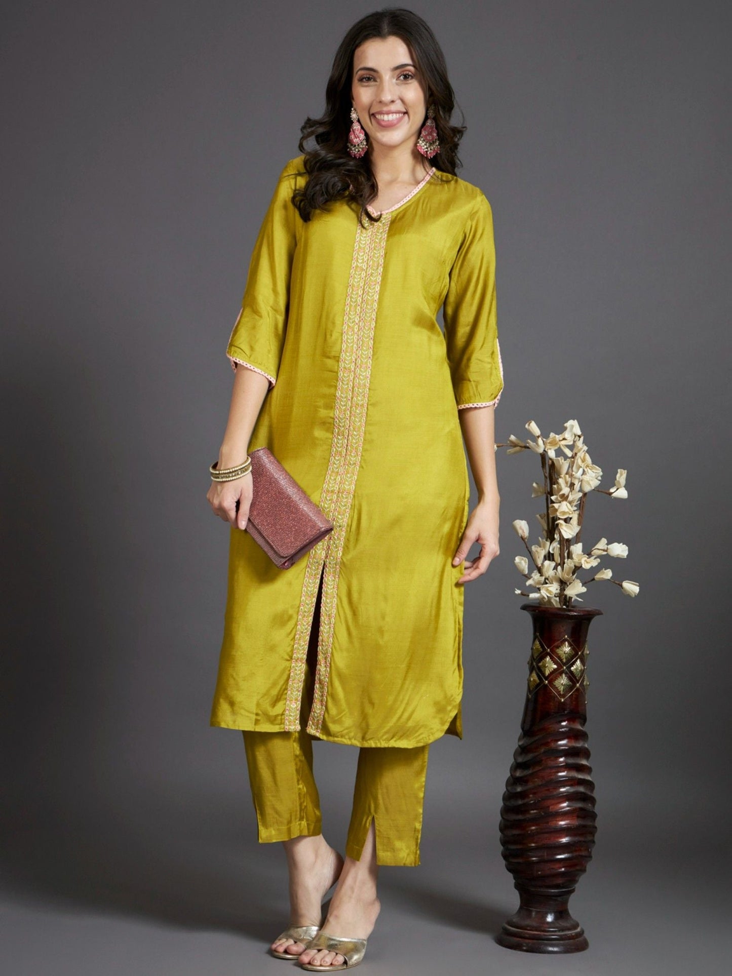 Heeposh Green Embroidered Straight Kurta and Pants (Set of 2)