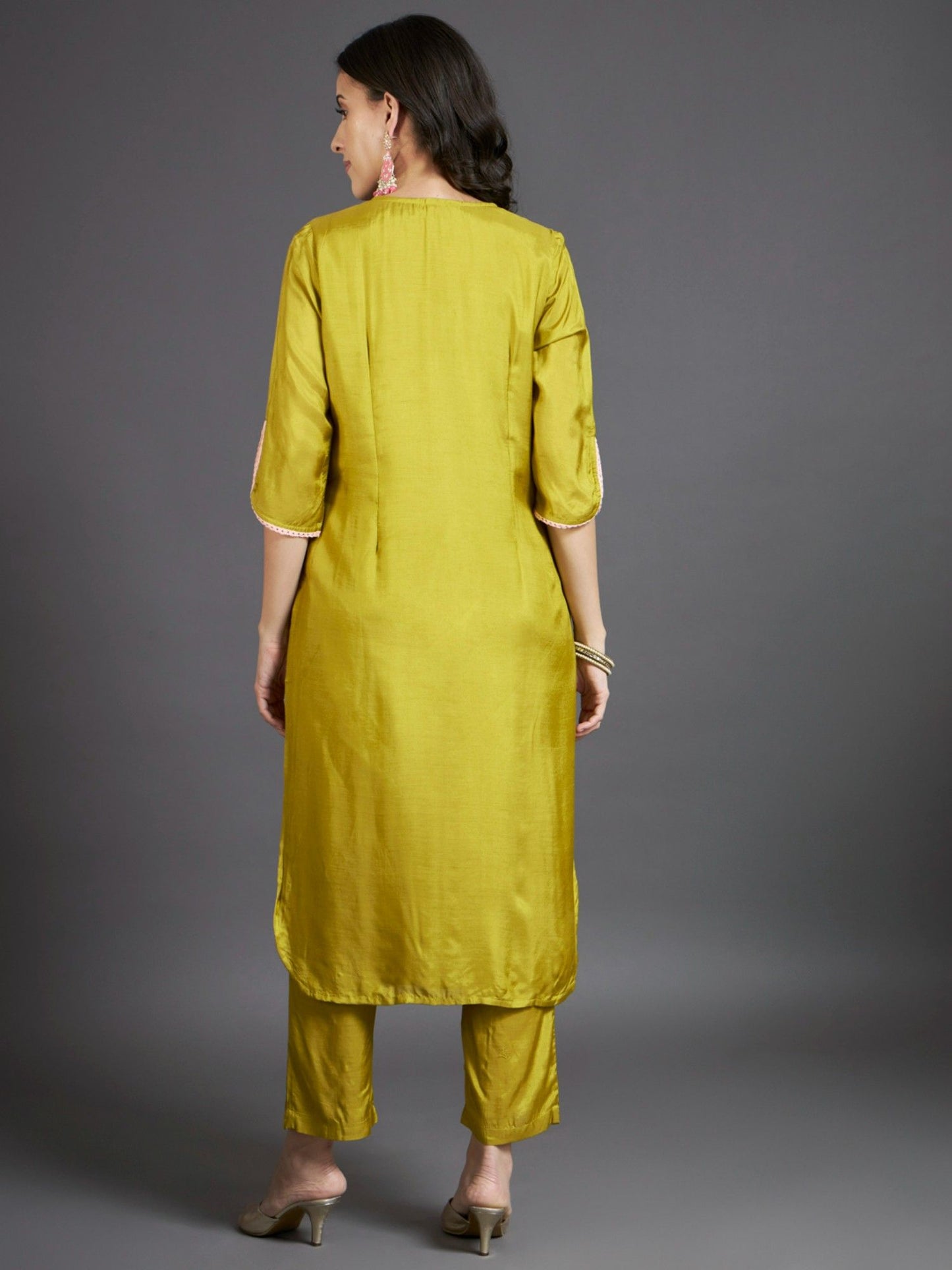 Heeposh Green Embroidered Straight Kurta and Pants (Set of 2)