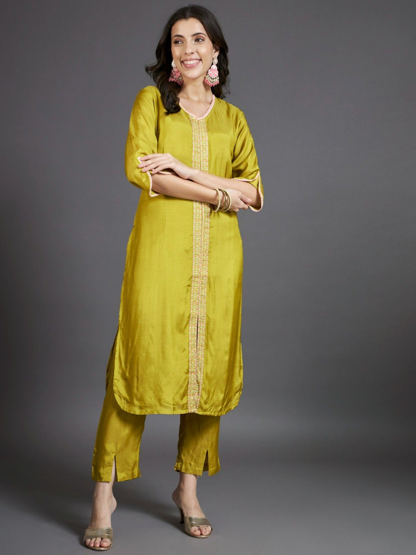 Heeposh Green Embroidered Straight Kurta and Pants (Set of 2)