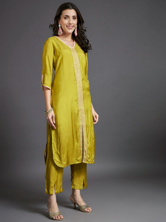 Heeposh Green Embroidered Straight Kurta and Pants (Set of 2)