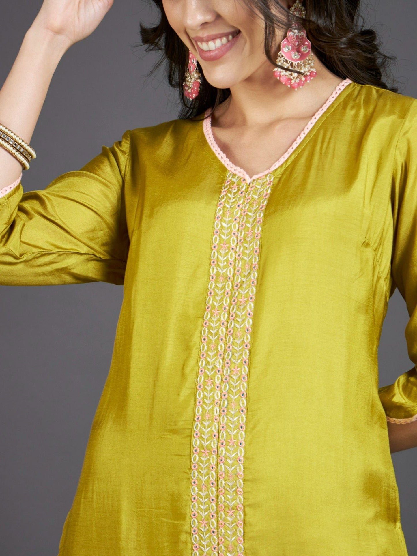 Heeposh Green Embroidered Straight Kurta and Pants (Set of 2)