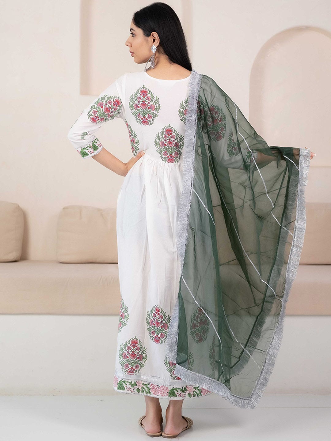 Myshka Floral Checked Flared Sleeves Thread Work Kurta With Dupatta