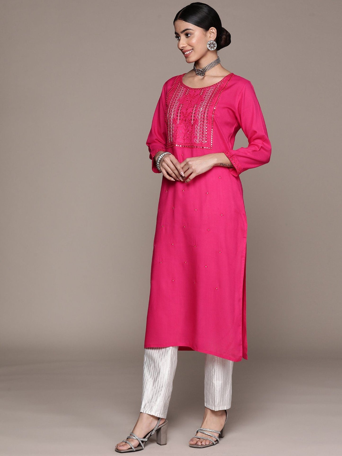 ISHIN Women's Magenta Embroidered Straight Kurta