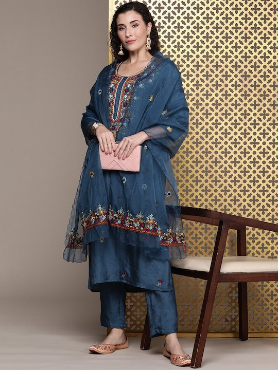 House of Pataudi Women Jashn Floral Embroidered Thread Work Kurta With Trousers & Dupatta