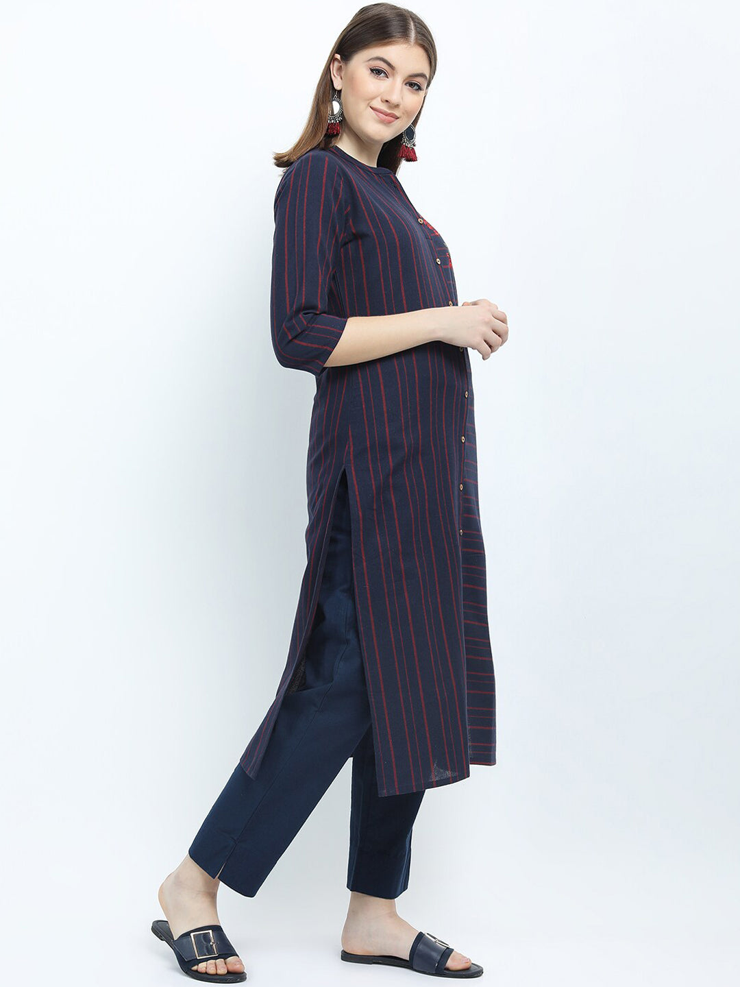 Vishudh Women Navy Blue & Red Floral Printed Kurta
