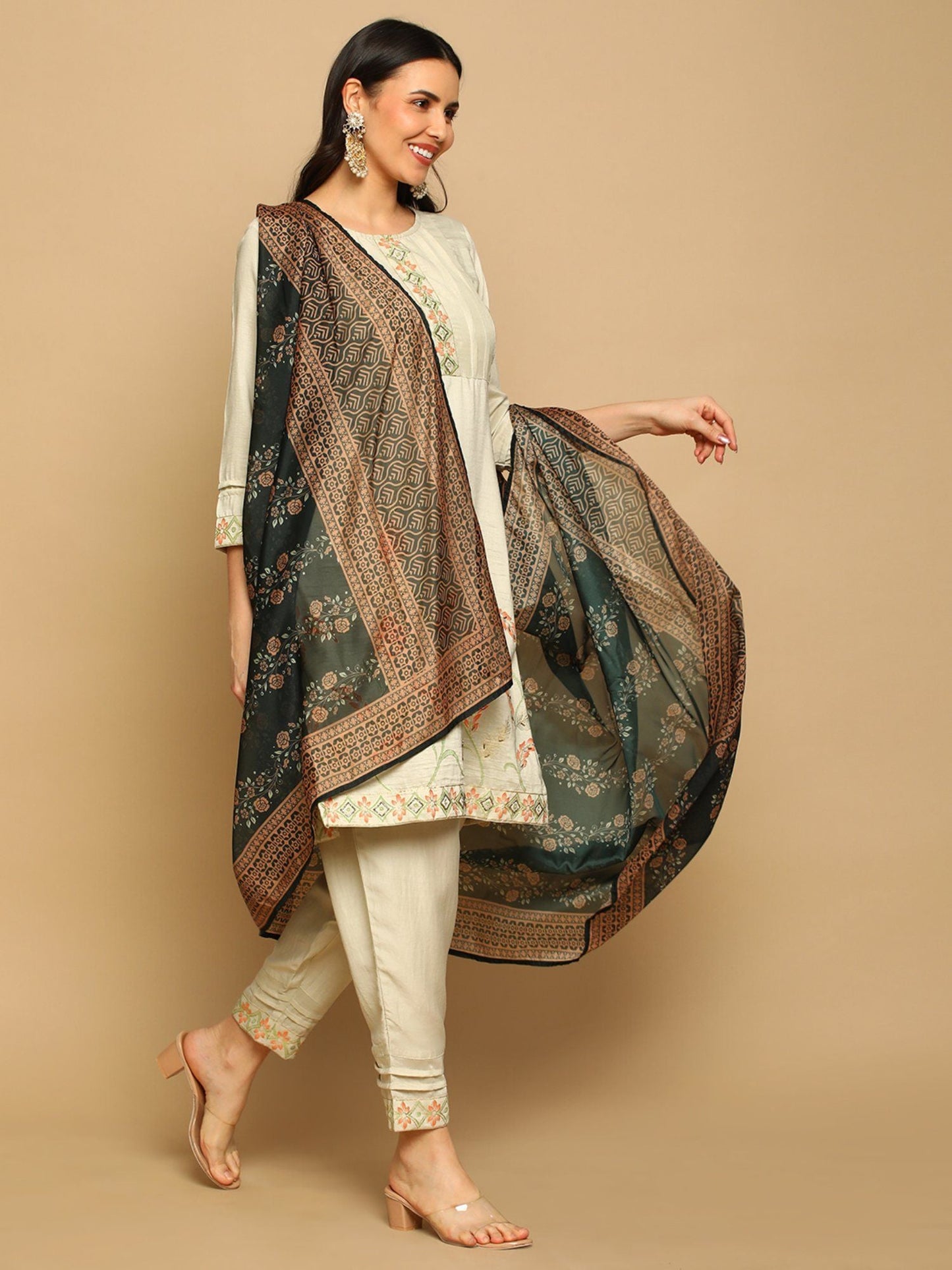 Heeposh Women Straight Foil Printed Kurta with Dupatta and Intricate Handwork (Set of 3)