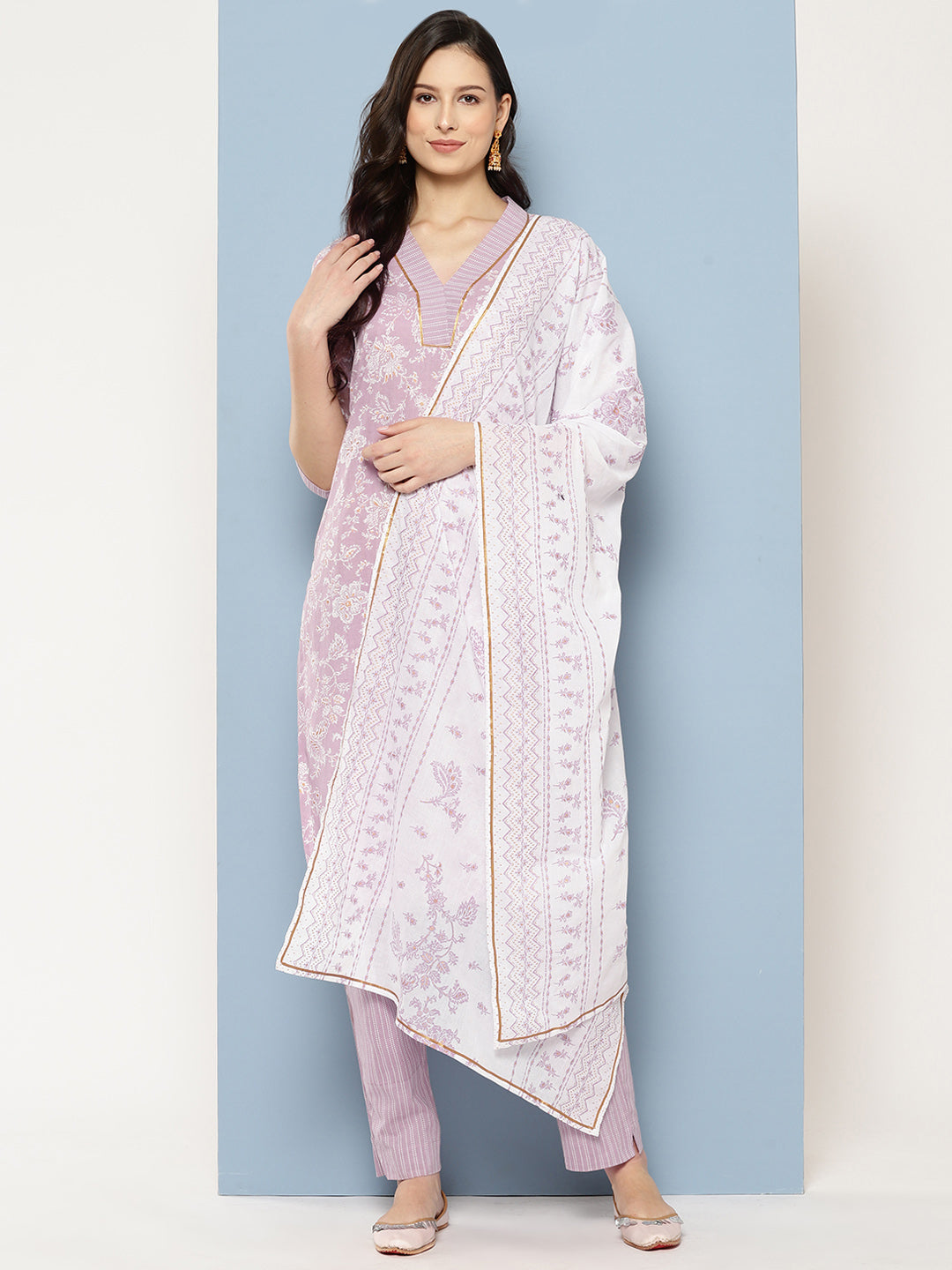 Ahalyaa Women Floral Printed Gotta Patti Pure Cotton Kurta with Trousers & With Dupatta