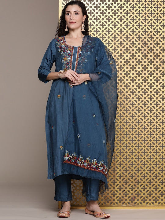 House of Pataudi Women Jashn Floral Embroidered Thread Work Kurta With Trousers & Dupatta