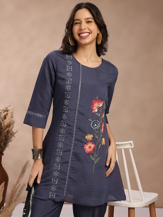 Fabmora Women Floral Embroidered Regular Thread Work Kurta with Trousers