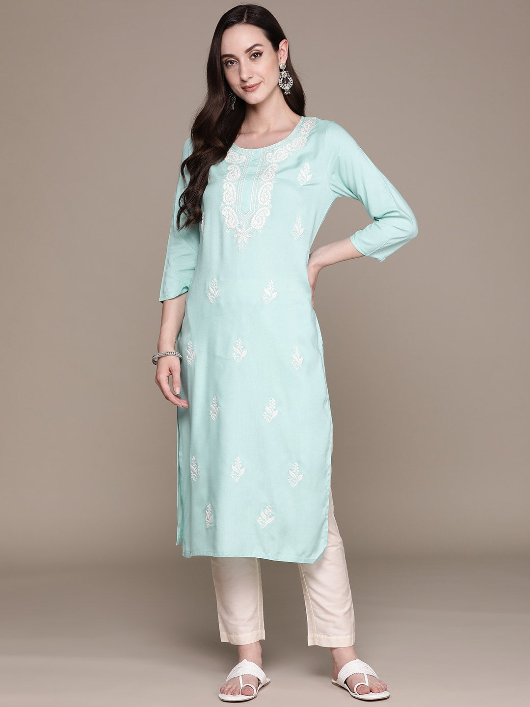 Anubhutee Floral Embroidered Kurta
