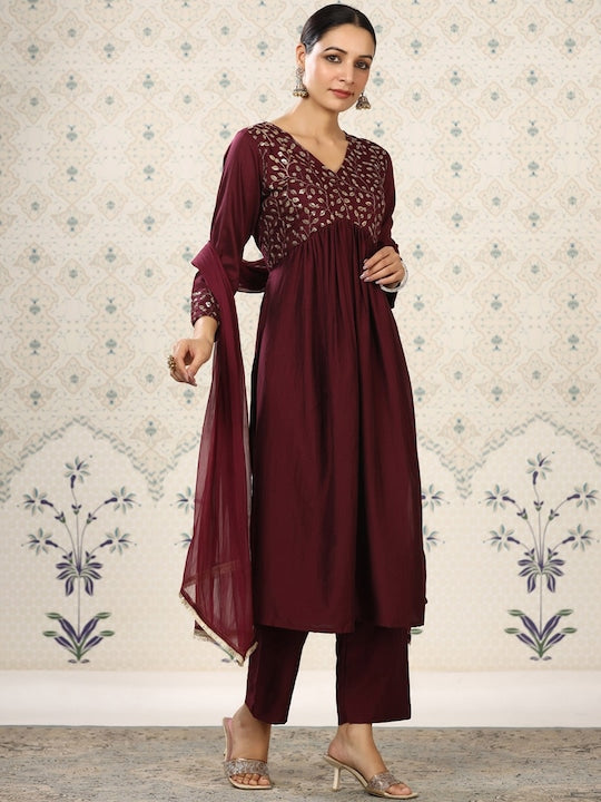 House of Pataudi Floral Yoke Design Sequinned Pleated Kurta With Trousers & Dupatta