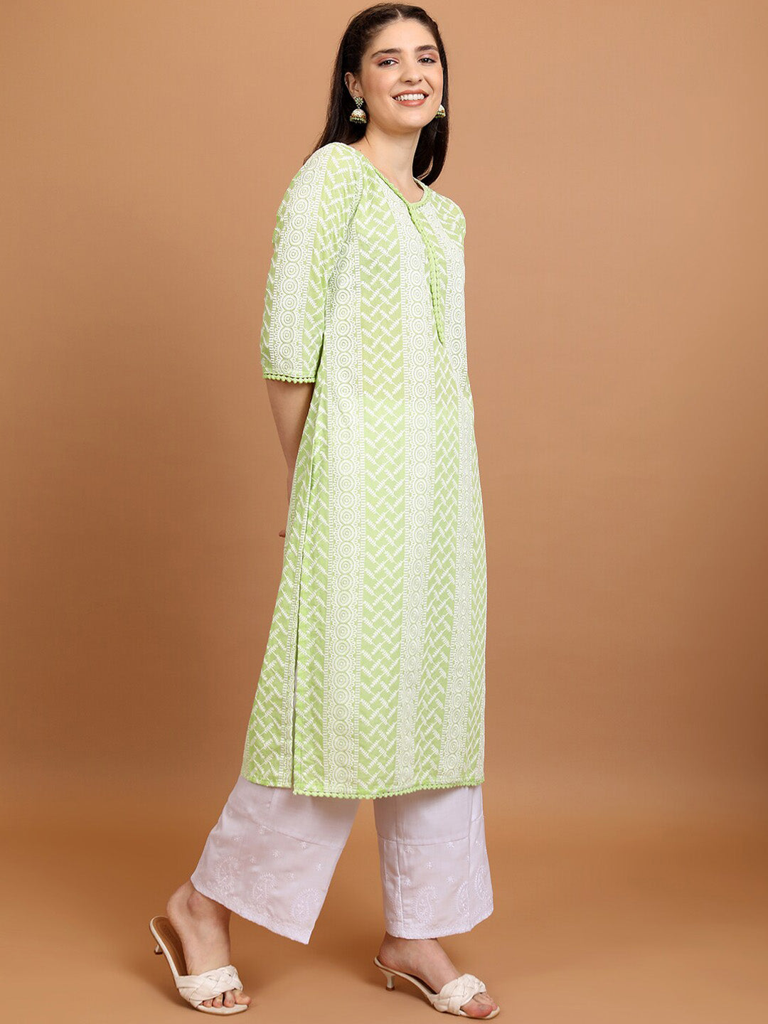 Vishudh Green & White Ethnic Motifs Embroidered Straight Kurta