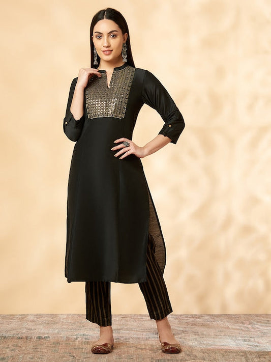 IMARA Ethnic Motif Yoke Design Regular Kurta with Trousers