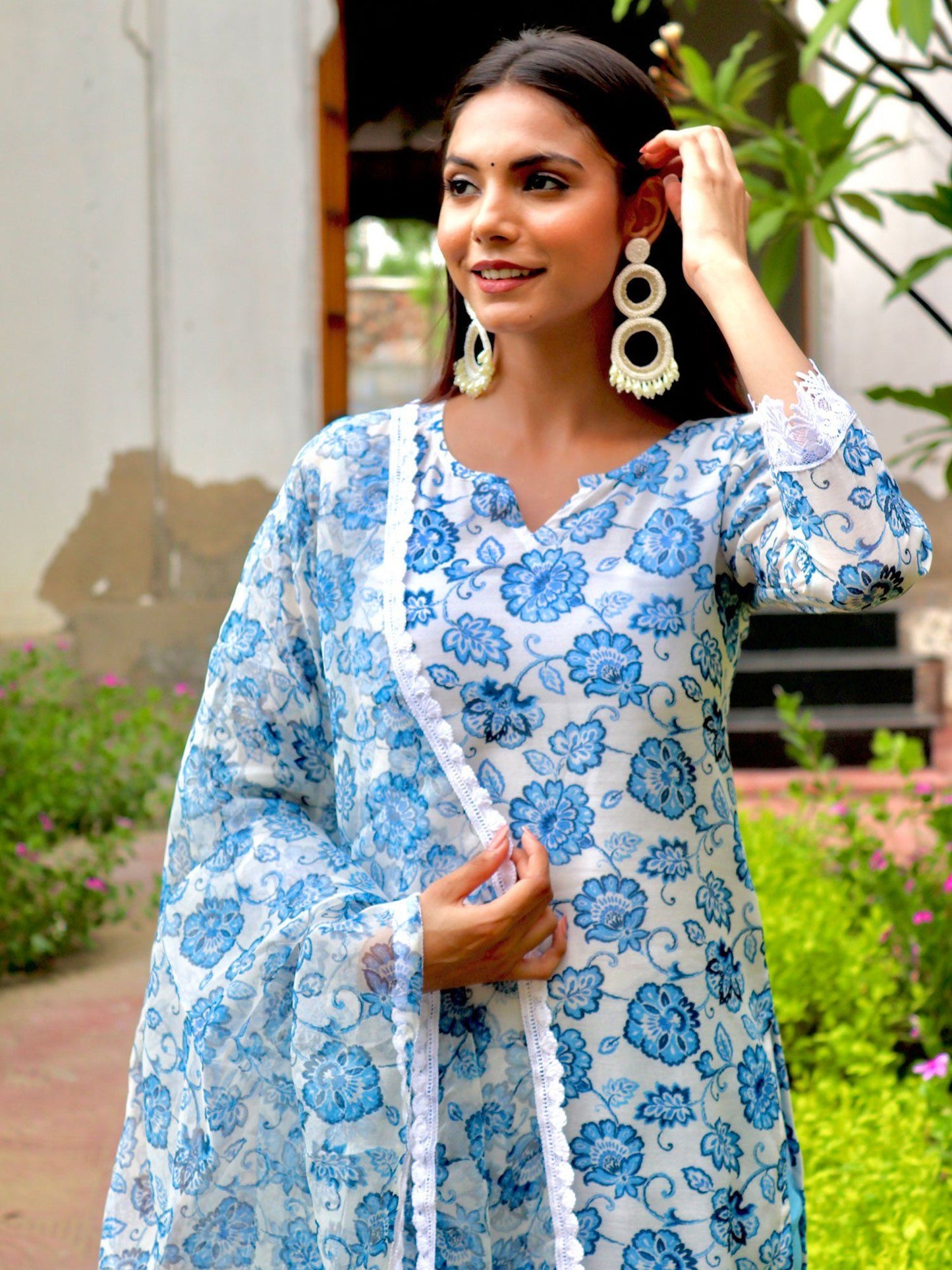 ONEWE INDIA Seerat Floral Suit Set (Set of 2) - Off White