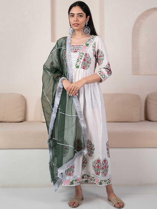 Myshka Floral Checked Flared Sleeves Thread Work Kurta With Dupatta
