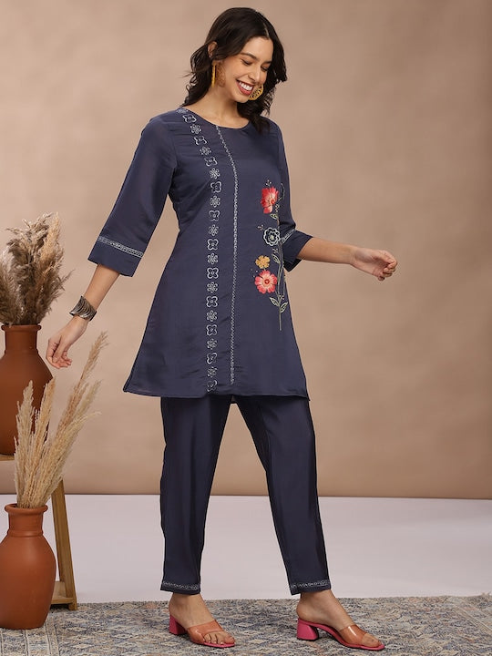 Fabmora Women Floral Embroidered Regular Thread Work Kurta with Trousers