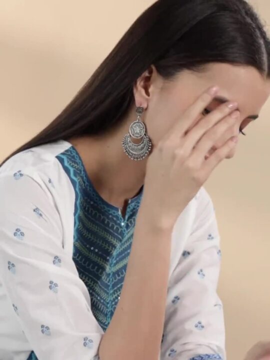 Juniper Women Blue & White Embroidered Thread Work Kurta
